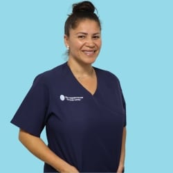 doctora consuelo flores fondo azul doctora consuelo flores fondo azul